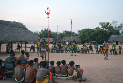 Imagem mostra Tapayuna durante Festa do Macaco